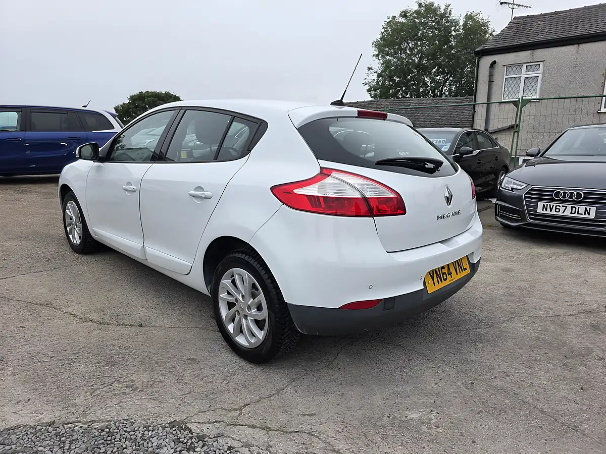 Used 2014 Renault Megane Dynamique Tomtom White - Interior and Exterior details 3