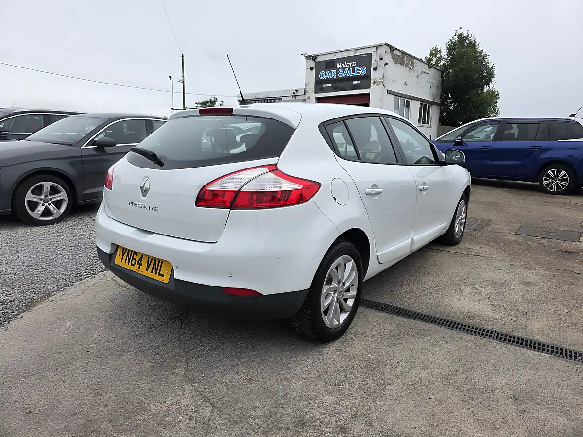 Used 2014 Renault Megane Dynamique Tomtom White - Interior and Exterior details 4
