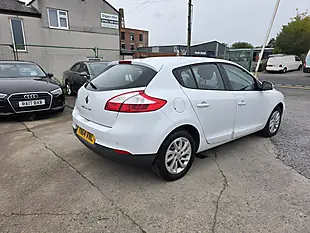 Used 2014 Renault Megane Dynamique Tomtom White - Interior and Exterior details 6