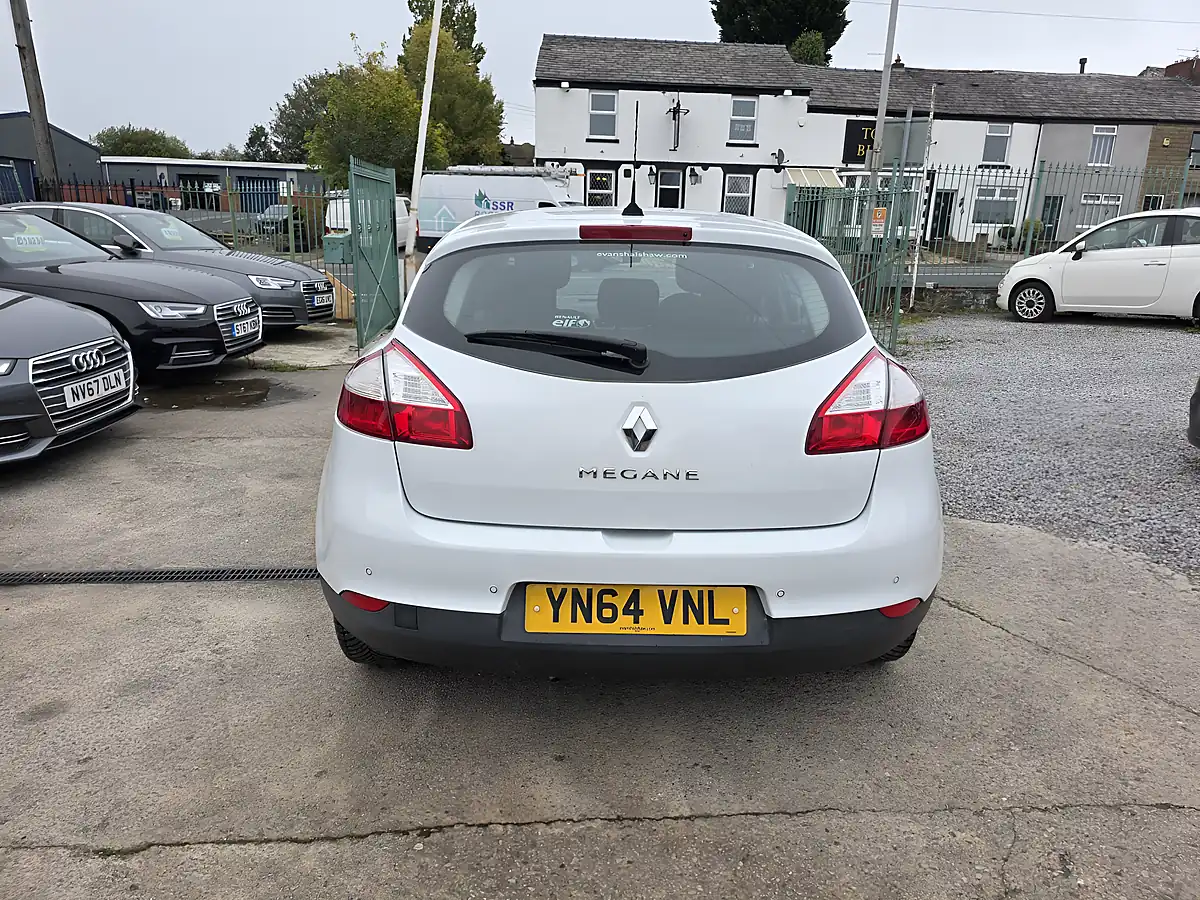 Used 2014 Renault Megane Dynamique Tomtom White - Interior and Exterior details 7