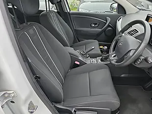 Used 2014 Renault Megane Dynamique Tomtom White - Interior and Exterior details 8