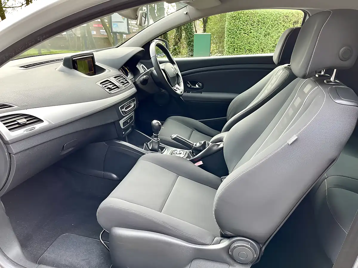 Used 2014 Renault Megane Dynamique Tomtom White - Interior and Exterior details 10