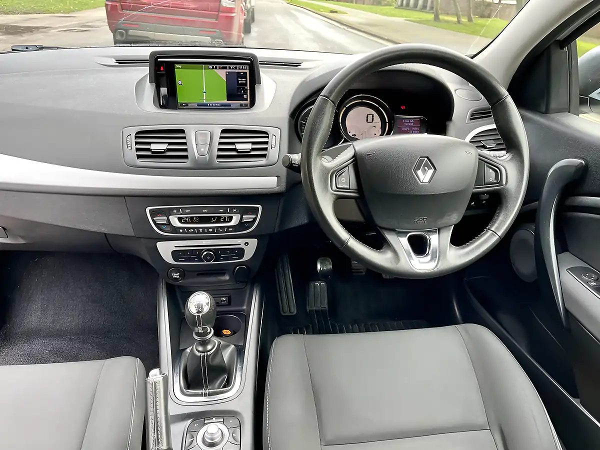 Used 2014 Renault Megane Dynamique Tomtom White - Interior and Exterior details 12