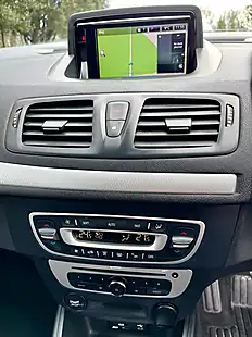 Used 2014 Renault Megane Dynamique Tomtom White - Interior and Exterior details 17