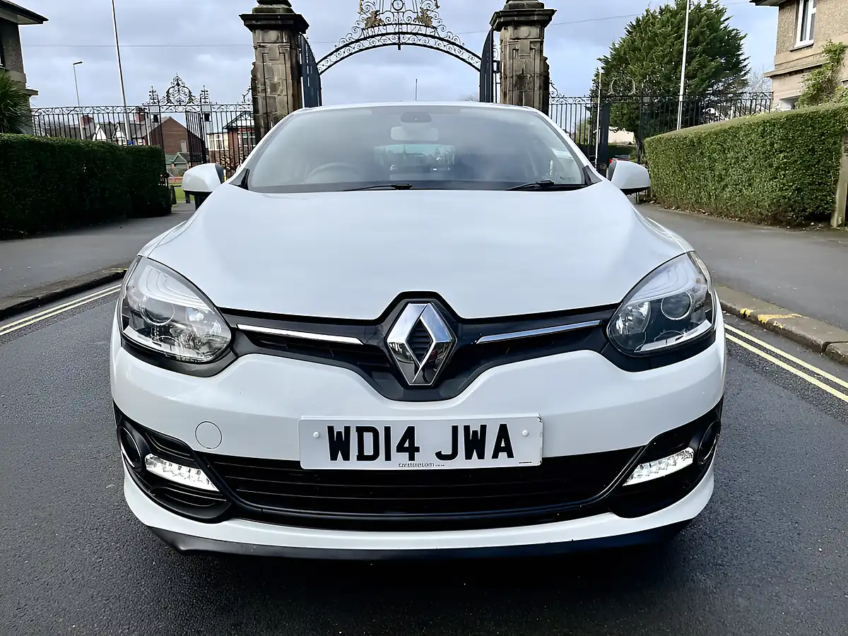 Used 2014 Renault Megane Dynamique Tomtom White - Interior and Exterior details 2