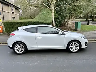 Used 2014 Renault Megane Dynamique Tomtom White - Interior and Exterior details 6