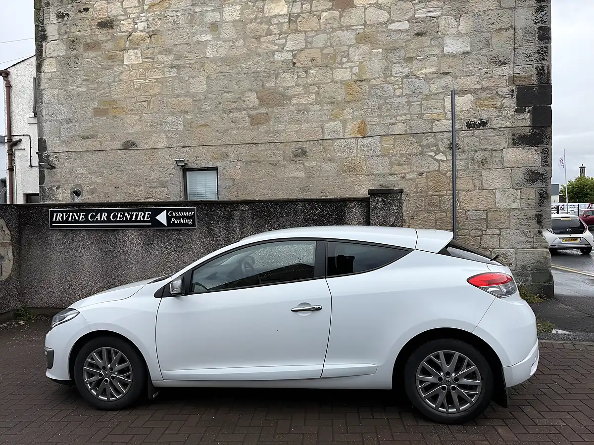 Used 2014 Renault Megane Knight Edition White - Interior and Exterior details 15