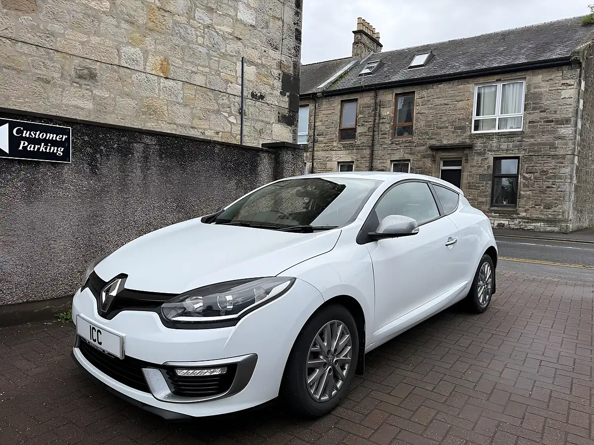 Used 2014 Renault Megane Knight Edition White - Interior and Exterior details 17