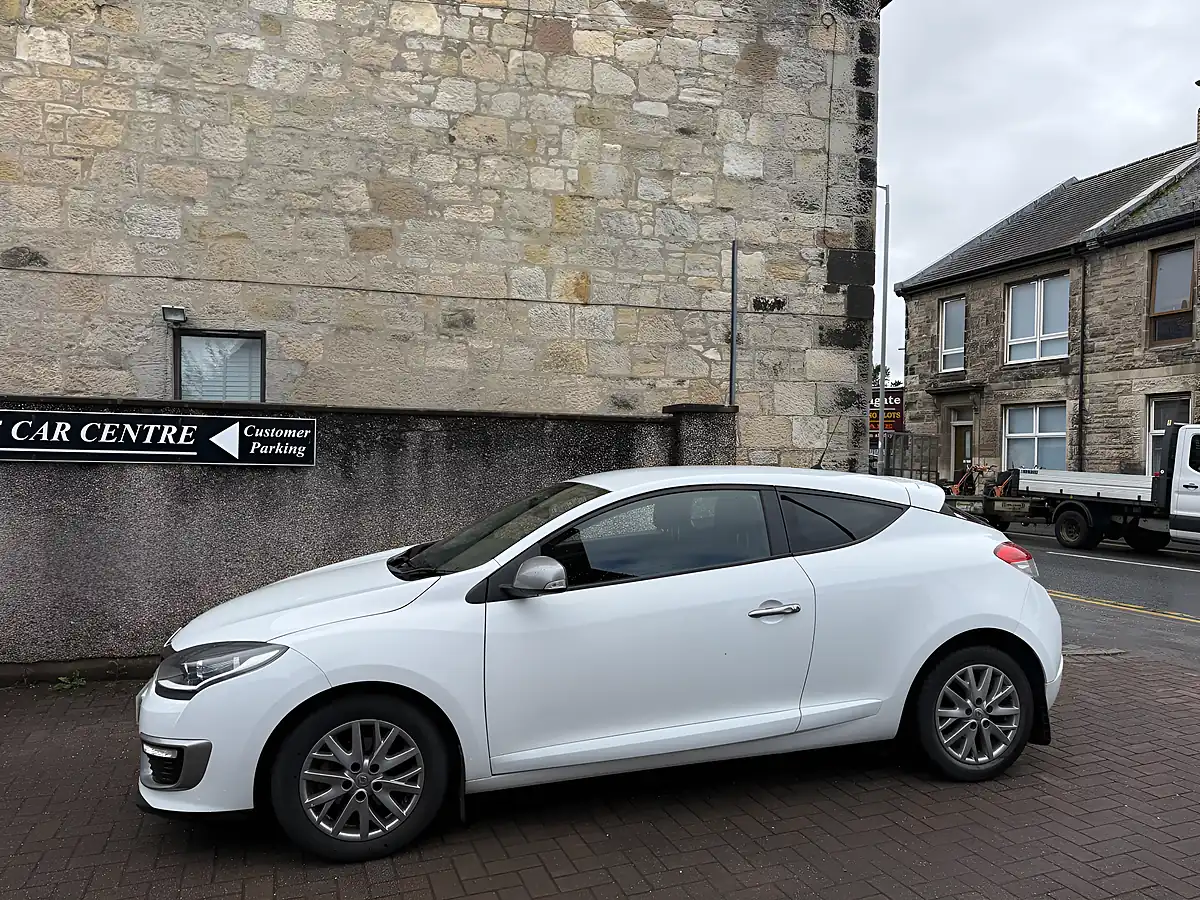 Used 2014 Renault Megane Knight Edition White - Interior and Exterior details 9