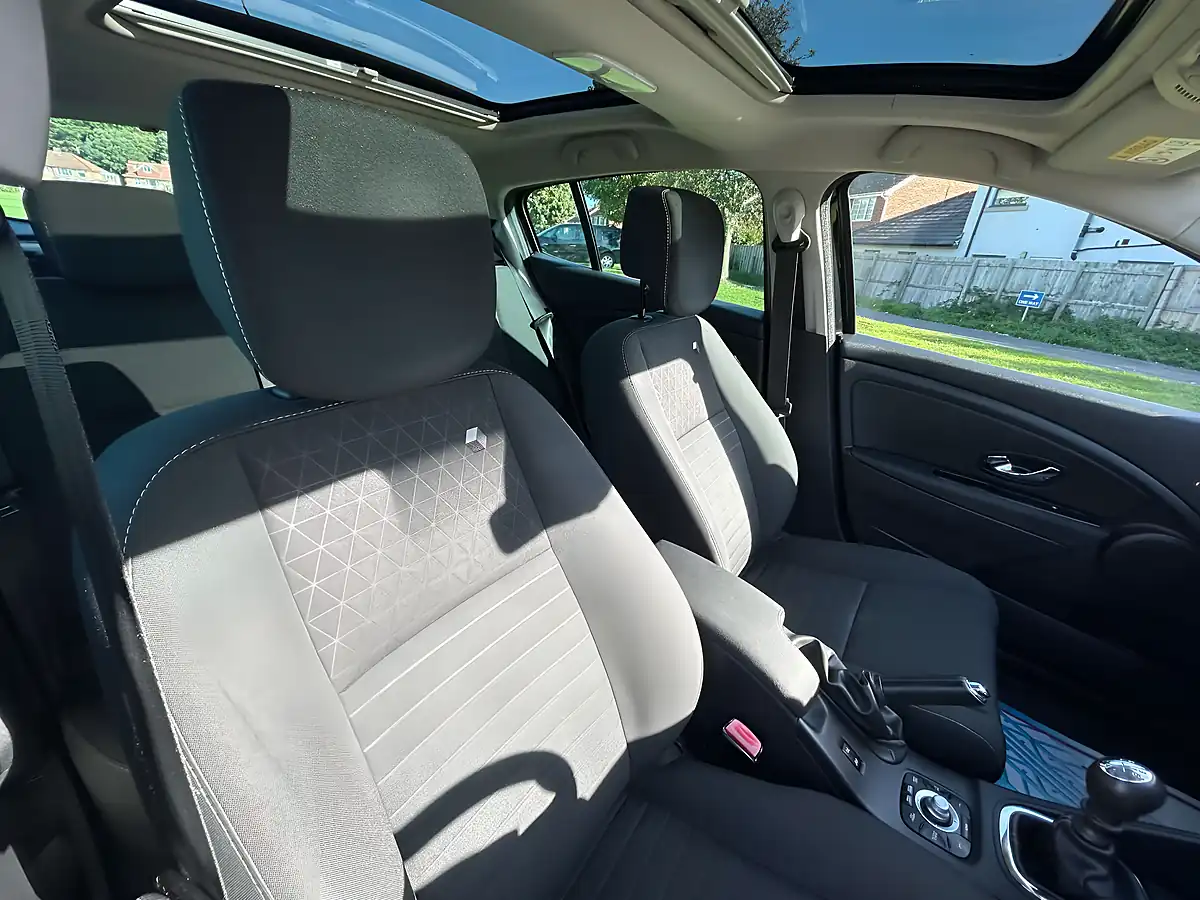 Used 2014 Renault Megane Limited Edition Diamond Black - Interior and Exterior details 17