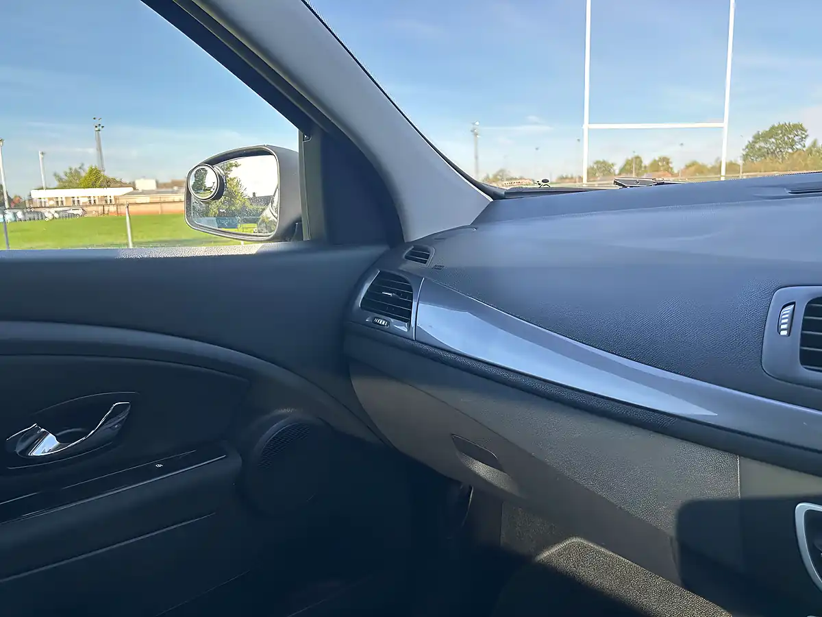 Used 2014 Renault Megane Limited Edition Diamond Black - Interior and Exterior details 18
