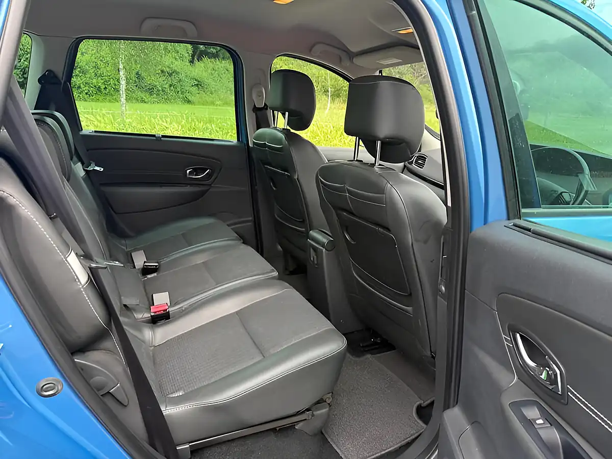 Used 2014 Renault Scenic Dynamique Tomtom Azzuro Blue - Interior and Exterior details 13