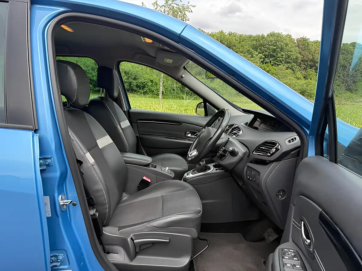 Used 2014 Renault Scenic Dynamique Tomtom Azzuro Blue - Interior and Exterior details 14