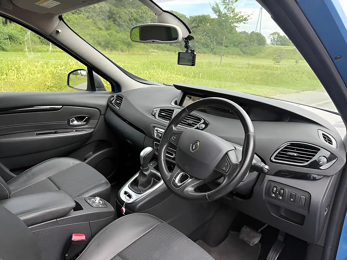Used 2014 Renault Scenic Dynamique Tomtom Azzuro Blue - Interior and Exterior details 15