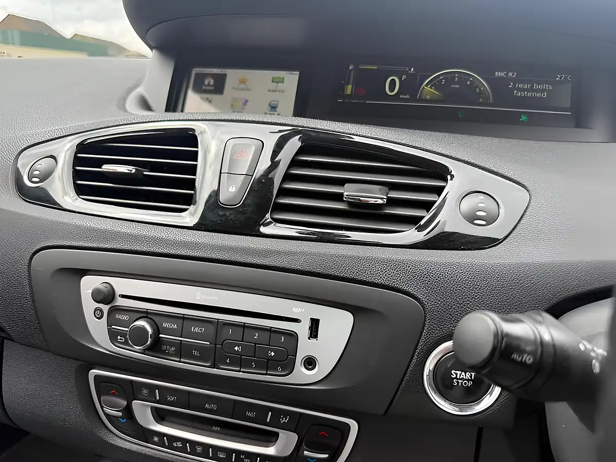 Used 2014 Renault Scenic Dynamique Tomtom Azzuro Blue - Interior and Exterior details 20