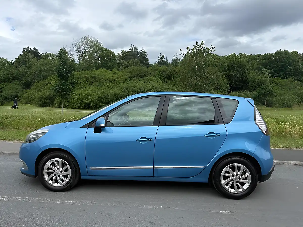 Used 2014 Renault Scenic Dynamique Tomtom Azzuro Blue - Interior and Exterior details 4