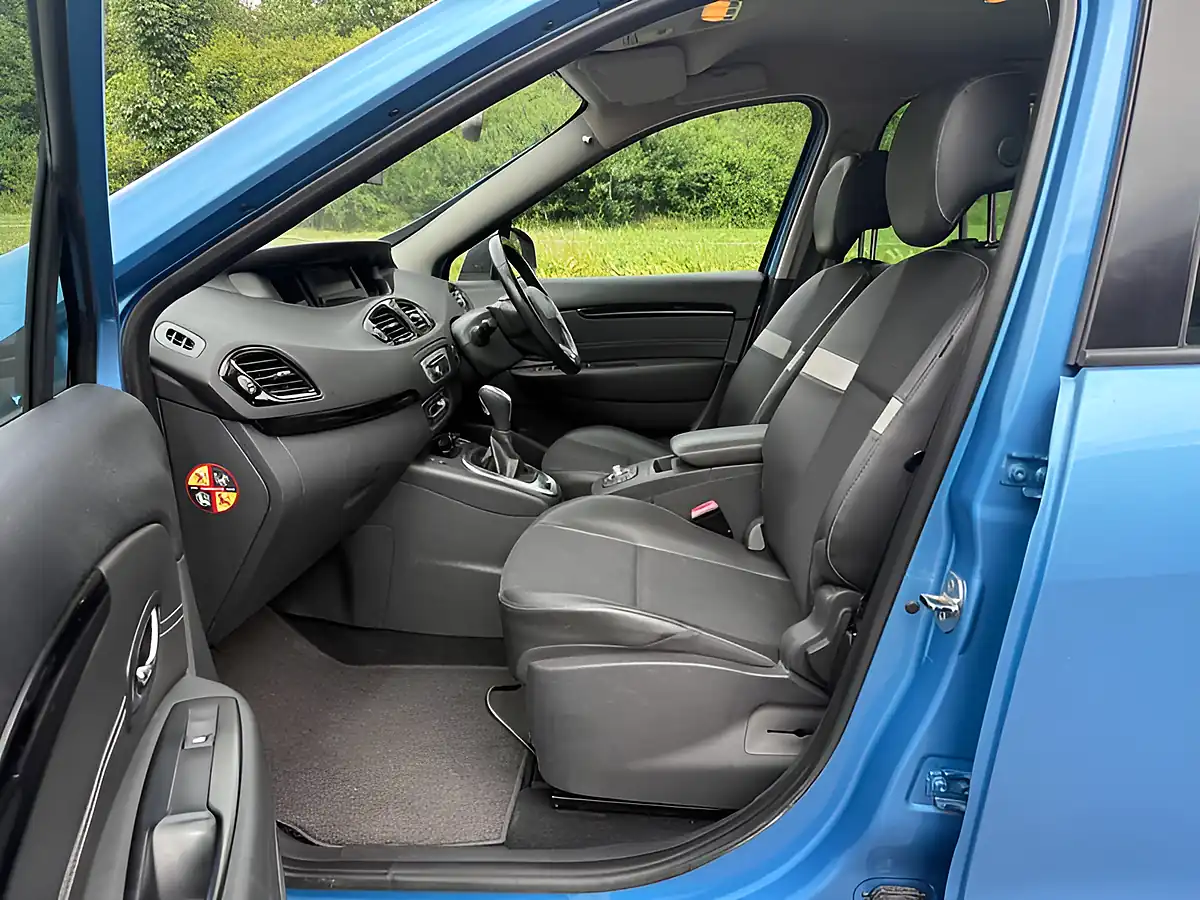 Used 2014 Renault Scenic Dynamique Tomtom Azzuro Blue - Interior and Exterior details 6
