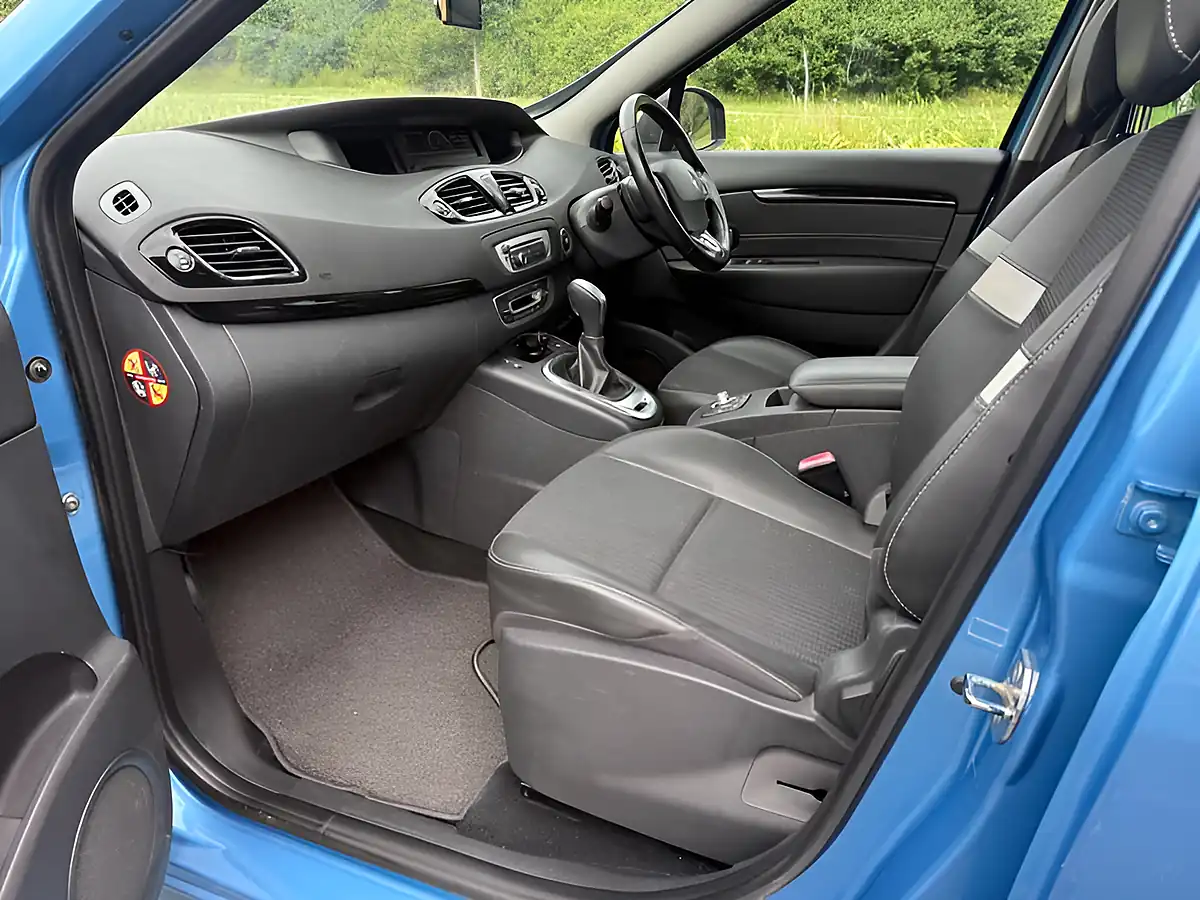 Used 2014 Renault Scenic Dynamique Tomtom Azzuro Blue - Interior and Exterior details 7