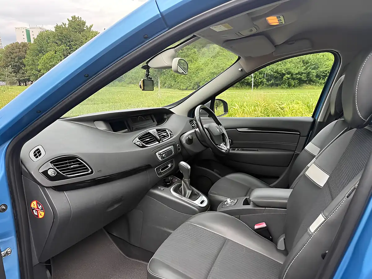 Used 2014 Renault Scenic Dynamique Tomtom Azzuro Blue - Interior and Exterior details 8