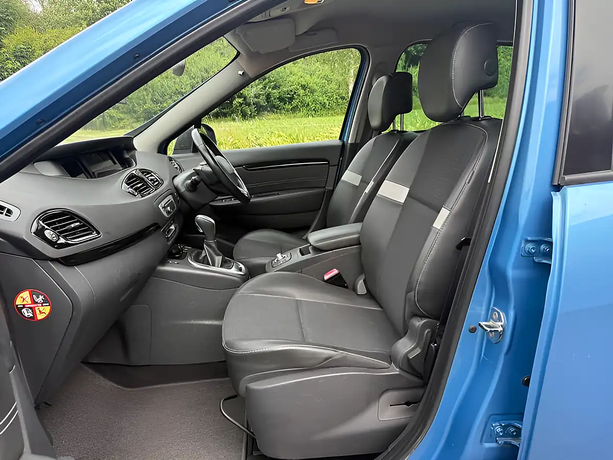 Used 2014 Renault Scenic Dynamique Tomtom Azzuro Blue - Interior and Exterior details 9