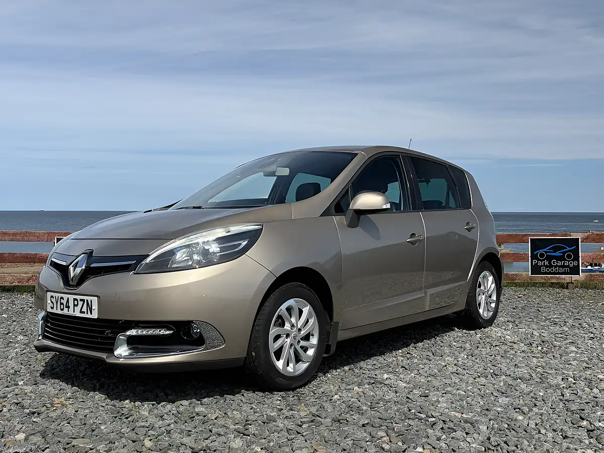 Used 2014 Renault Scenic Dynamique Tomtom Beige - Front View
