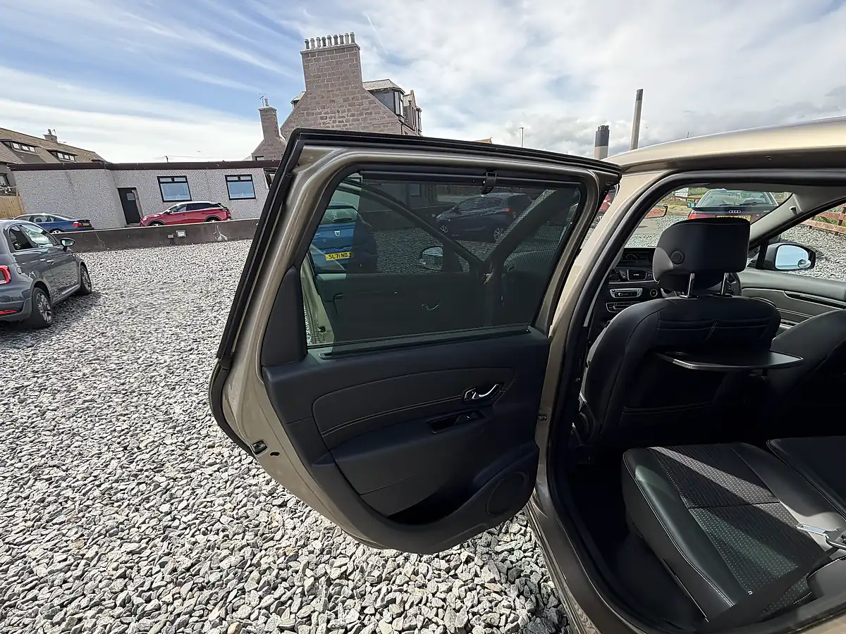 Used 2014 Renault Scenic Dynamique Tomtom Beige - Interior and Exterior details 12