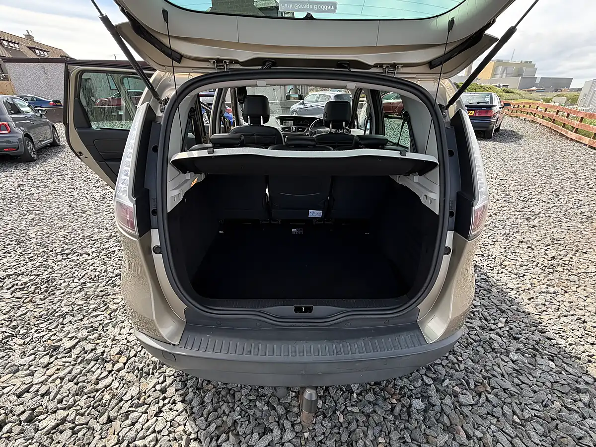 Used 2014 Renault Scenic Dynamique Tomtom Beige - Interior and Exterior details 13