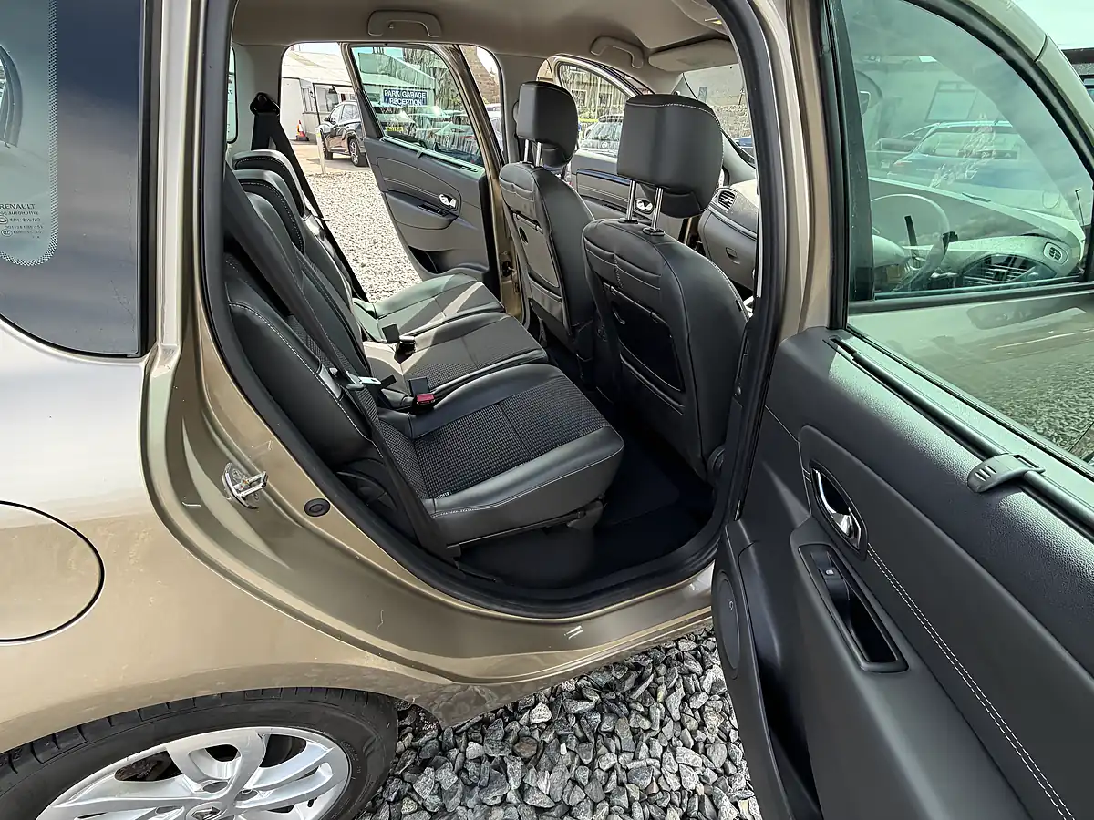 Used 2014 Renault Scenic Dynamique Tomtom Beige - Interior and Exterior details 14