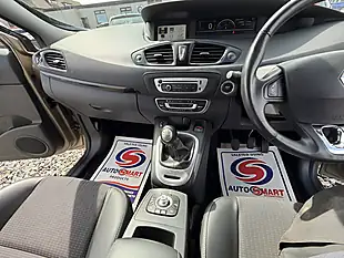 Used 2014 Renault Scenic Dynamique Tomtom Beige - Interior and Exterior details 16