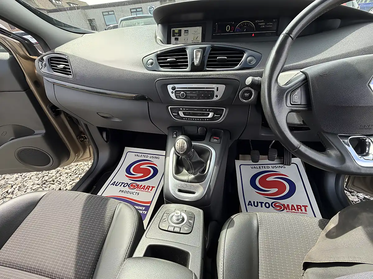 Used 2014 Renault Scenic Dynamique Tomtom Beige - Interior and Exterior details 16