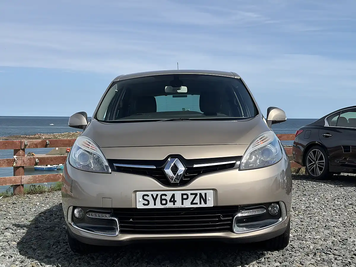 Used 2014 Renault Scenic Dynamique Tomtom Beige - Interior and Exterior details 2