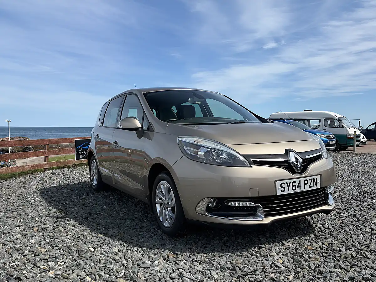 Used 2014 Renault Scenic Dynamique Tomtom Beige - Interior and Exterior details 3
