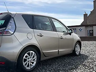 Used 2014 Renault Scenic Dynamique Tomtom Beige - Interior and Exterior details 5
