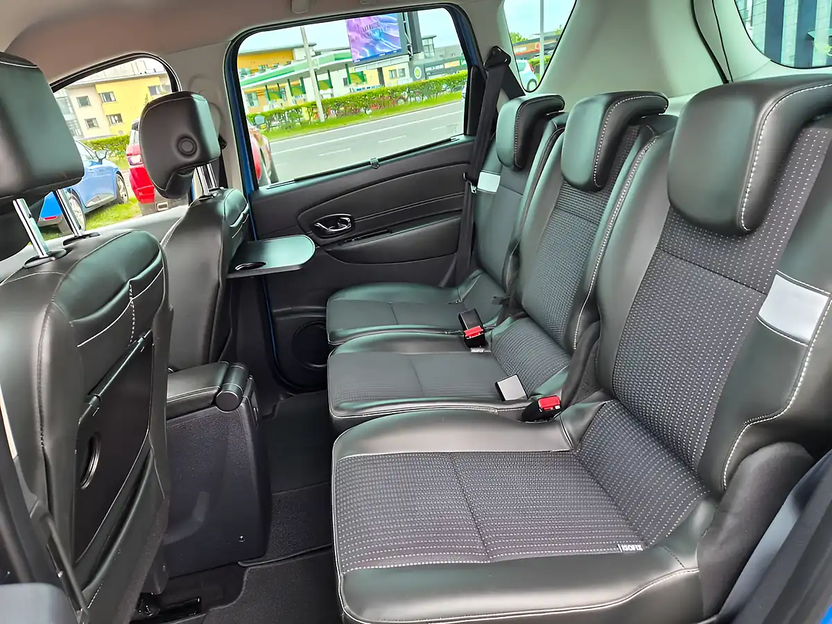 Used 2014 Renault Scenic Dynamique Tomtom Blue - Interior and Exterior details 16