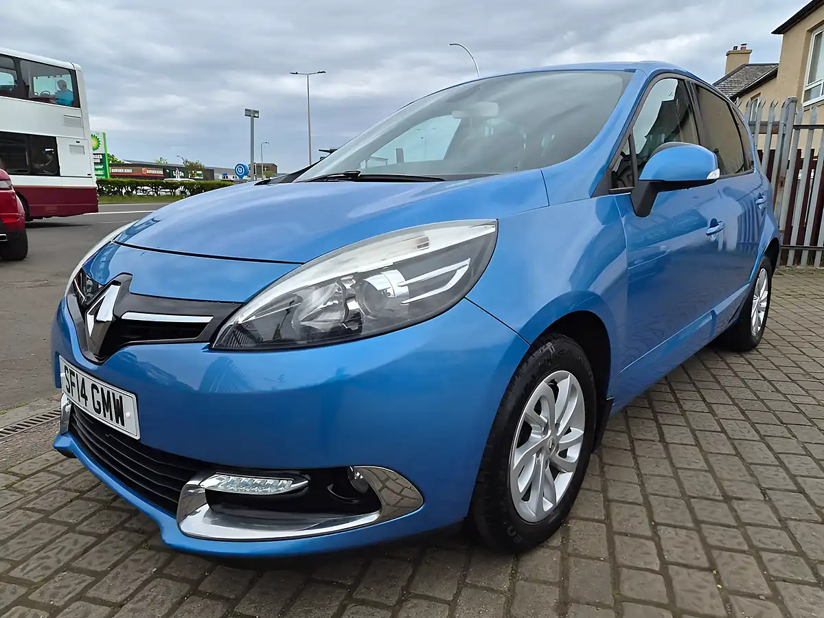 Used 2014 Renault Scenic Dynamique Tomtom Blue - Interior and Exterior details 4