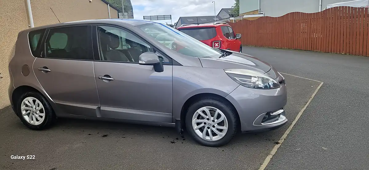 Used 2014 Renault Scenic Dynamique Tomtom Grey - Interior and Exterior details 4