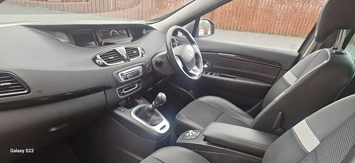Used 2014 Renault Scenic Dynamique Tomtom Grey - Interior and Exterior details 6