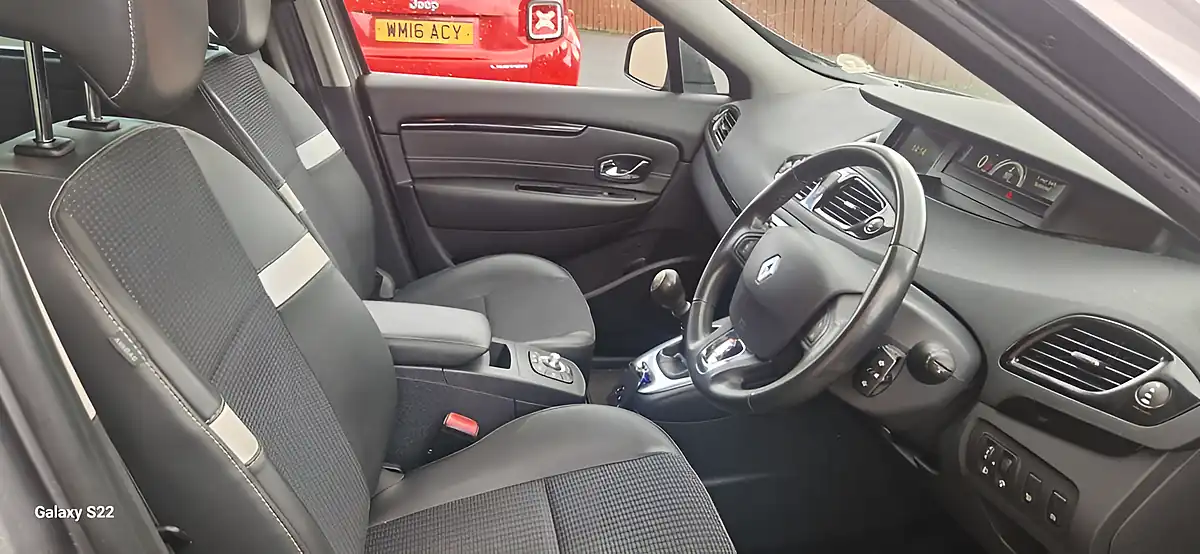 Used 2014 Renault Scenic Dynamique Tomtom Grey - Interior and Exterior details 7