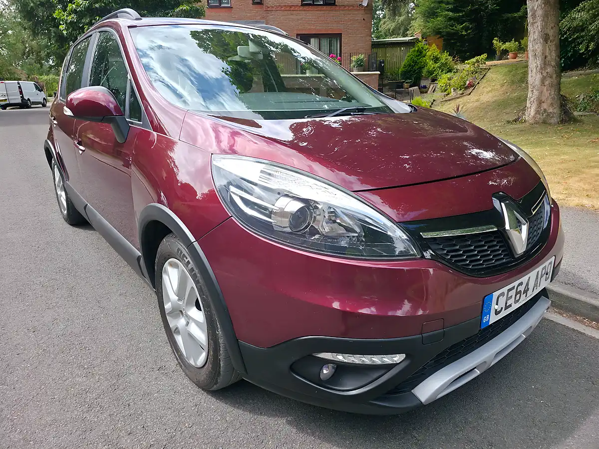 Used 2014 Renault Scenic Xmod Dynamique Tomtom Red - Front View