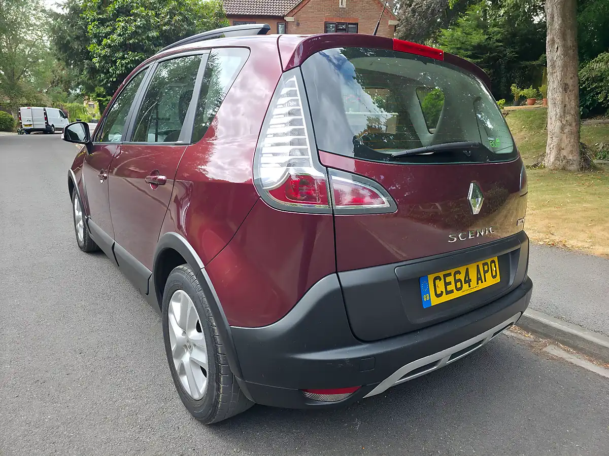 Used 2014 Renault Scenic Xmod Dynamique Tomtom Red - Interior and Exterior details 4