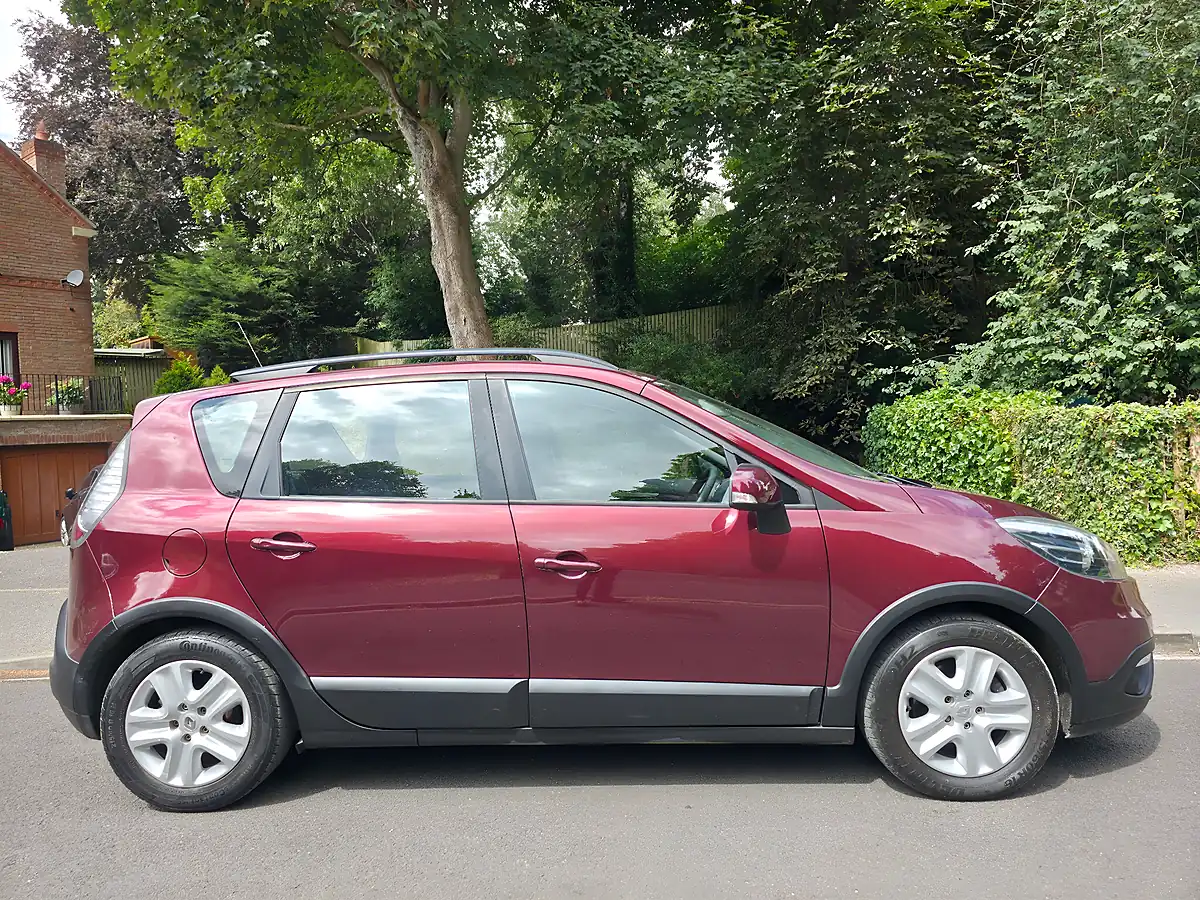 Used 2014 Renault Scenic Xmod Dynamique Tomtom Red - Interior and Exterior details 7