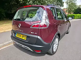 Used 2014 Renault Scenic Xmod Dynamique Tomtom Red - Interior and Exterior details 8