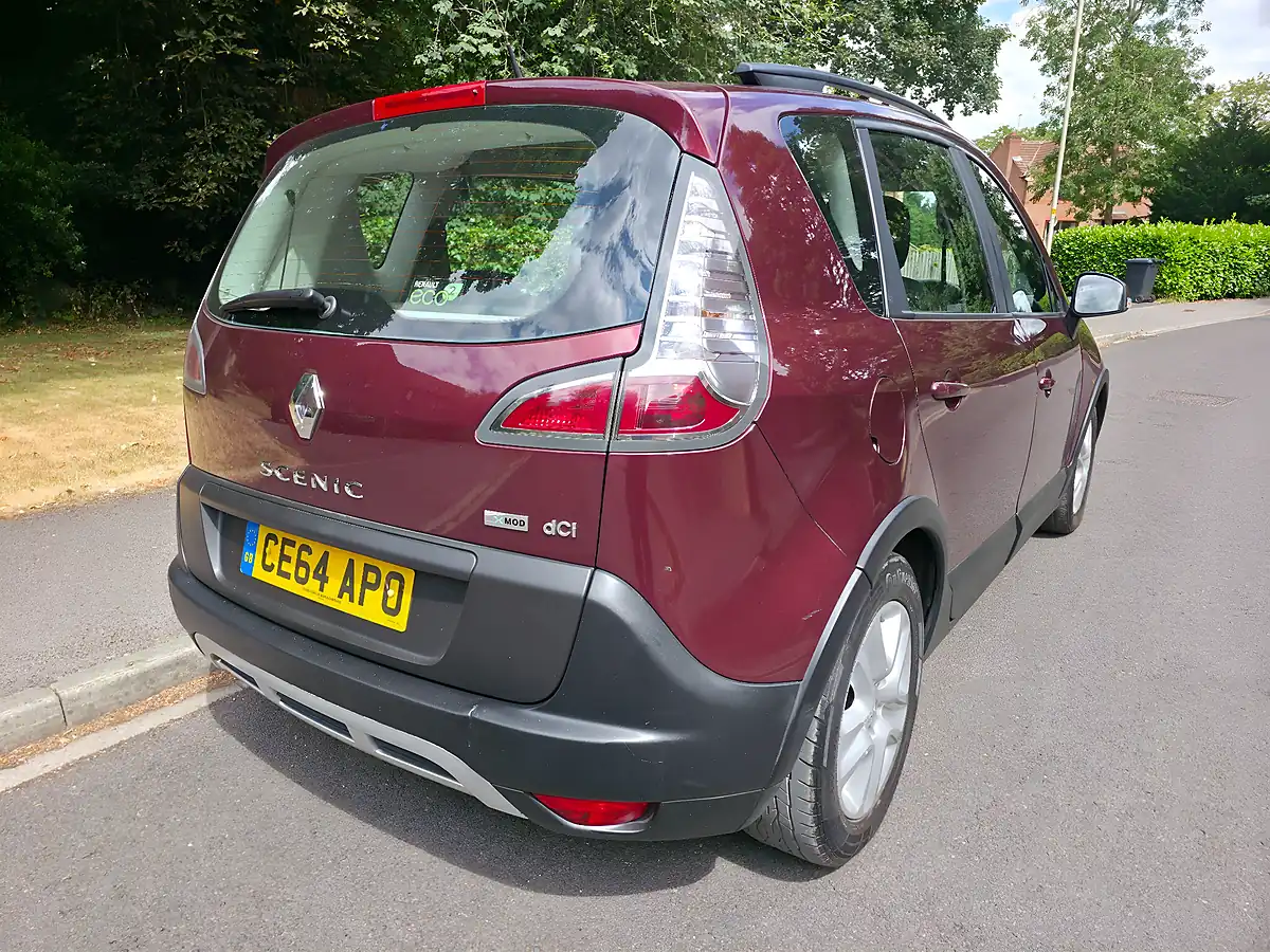 Used 2014 Renault Scenic Xmod Dynamique Tomtom Red - Interior and Exterior details 8