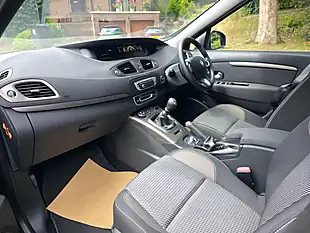 Used 2014 Renault Scenic Xmod Dynamique Tomtom Red - Interior and Exterior details 9