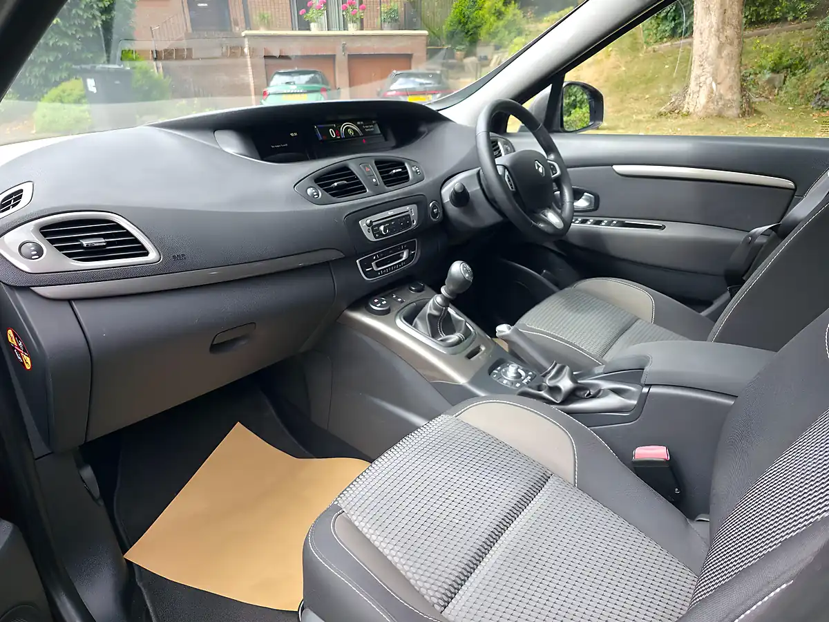 Used 2014 Renault Scenic Xmod Dynamique Tomtom Red - Interior and Exterior details 9