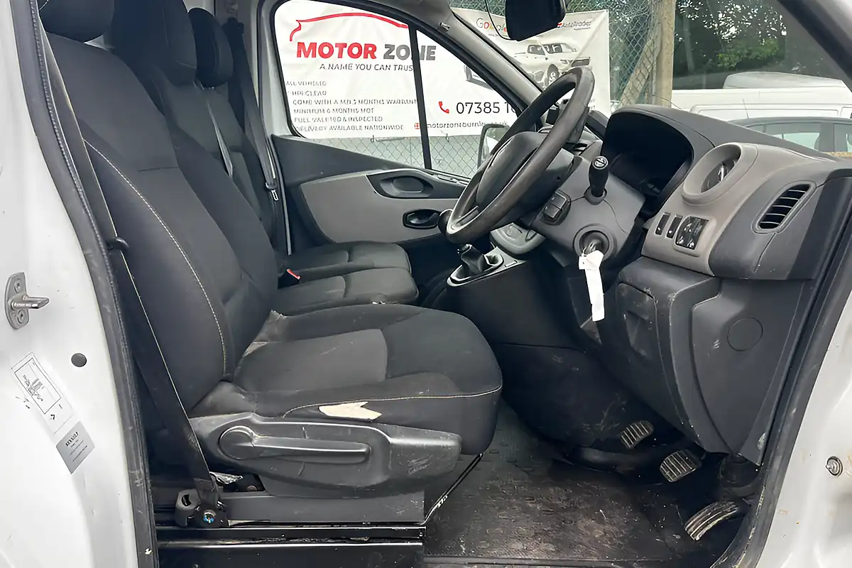 Used 2014 Renault Trafic Business+ White - Interior and Exterior details 14