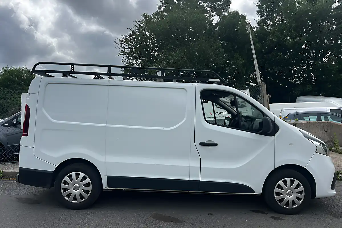 Used 2014 Renault Trafic Business+ White - Interior and Exterior details 4