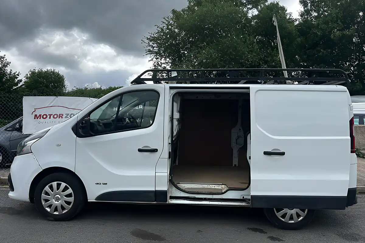 Used 2014 Renault Trafic Business+ White - Interior and Exterior details 6