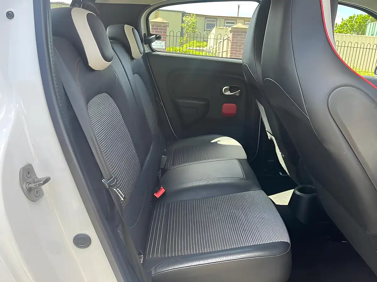 Used 2014 Renault Twingo Dynamique White - Interior and Exterior details 10