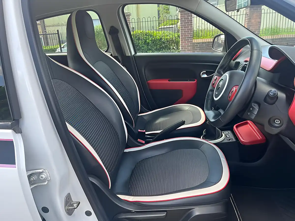 Used 2014 Renault Twingo Dynamique White - Interior and Exterior details 11